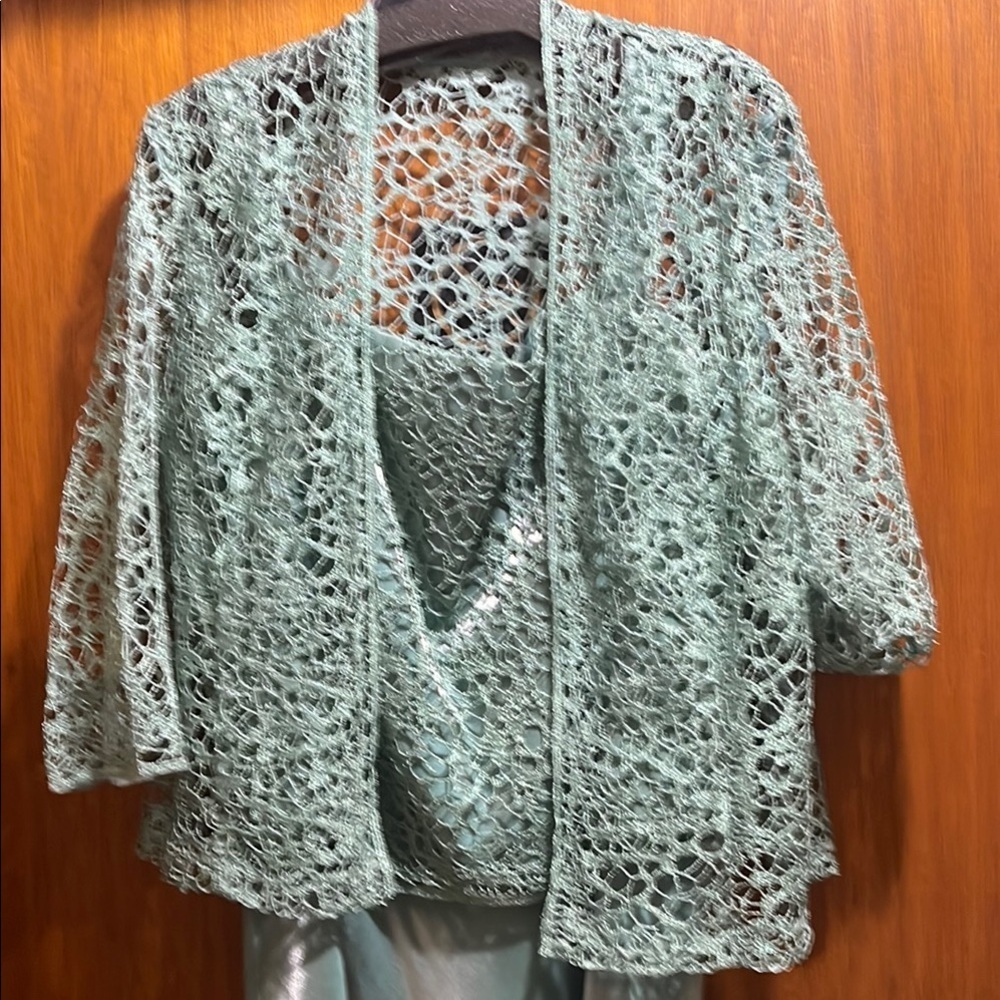 Elegant Green Lace Overlay Dress - Picture 2 of 4